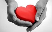 czerwone-serce-dlonie